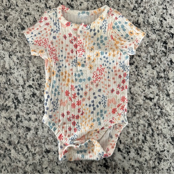 0-3 Mos Ribbed Bodysuits - Picture 4 of 5